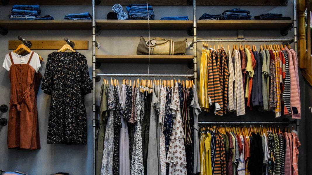 Tips-to-Be-Ruthless-While-Decluttering-the-Wardrobe-on-servicetrending