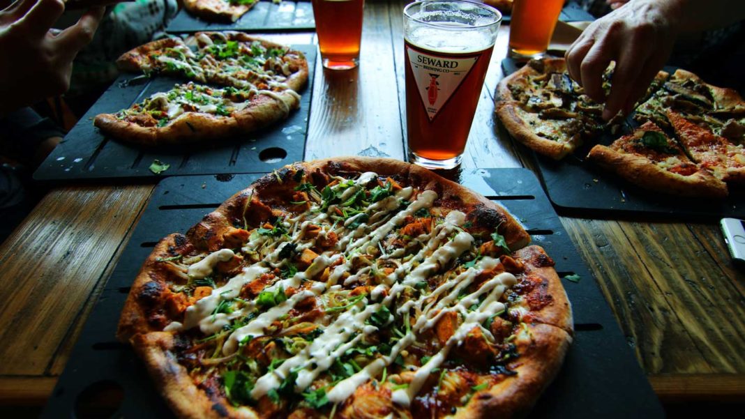 Pizza-Affiliate-Program-6-Ways-to-Make-Money-on-servicetrending