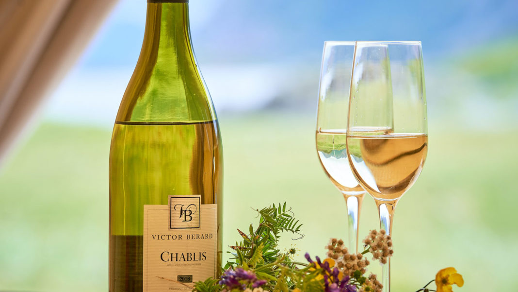 Summer-Gift-Ideas-of-White-Wine-for-Someone-Special-on-servicetrending