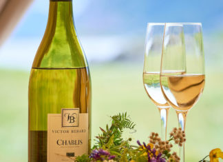 Summer-Gift-Ideas-of-White-Wine-for-Someone-Special-on-servicetrending