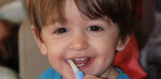 Ways-to-Make-Your-Kids-Aware-about-the-Dental-Hygiene-on-servicetrending