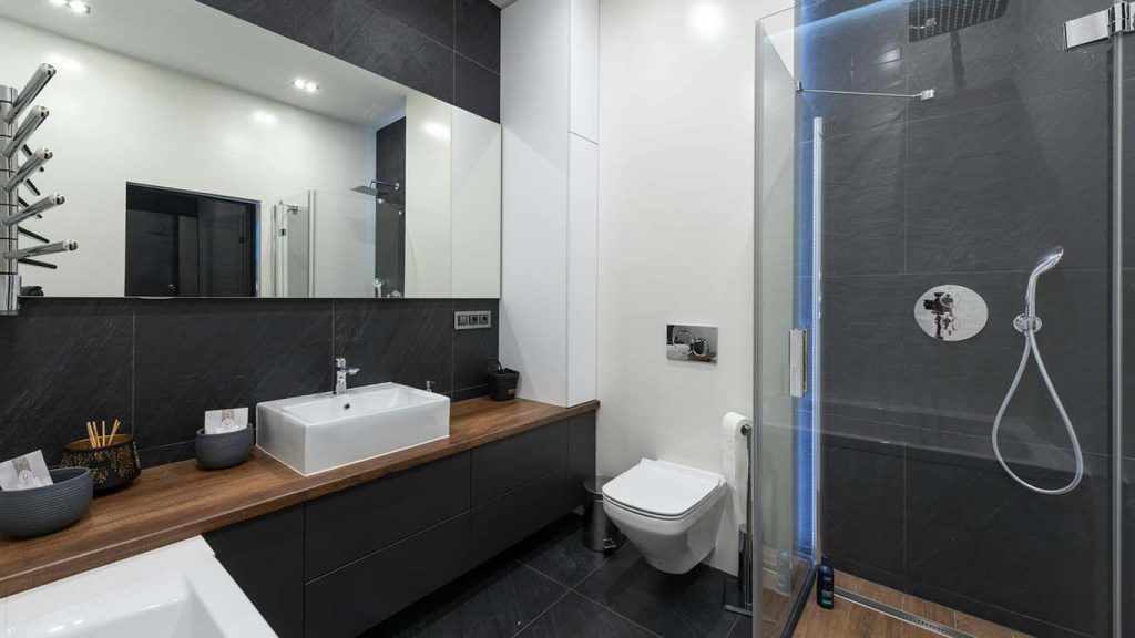 What Custom Bath Remodeling Reviews Reveal About Quality And Service Expectations